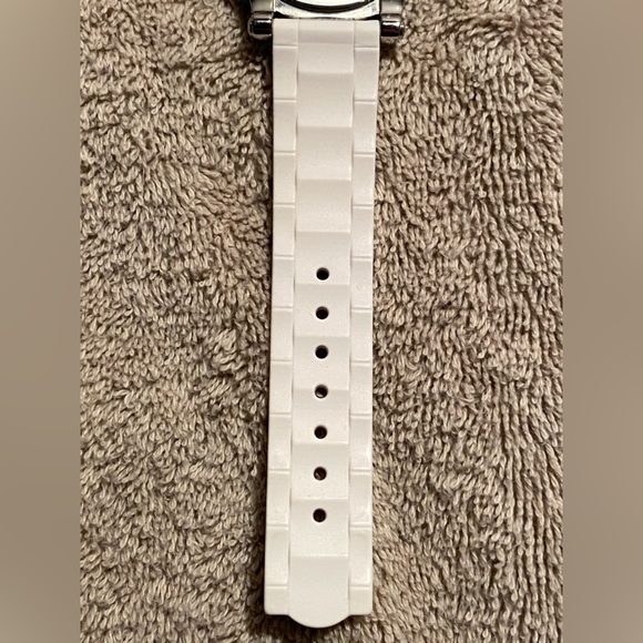 🛍️Sold Privately🛍️ Juicy Couture Women's 38mm Watch with Battery Replacement! - Picture 8 of 11